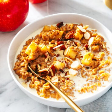 Apple cinnamon oatmeal