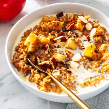 Apple cinnamon oatmeal