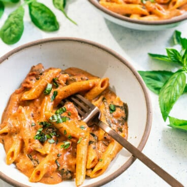 Creamy goat cheese pasta